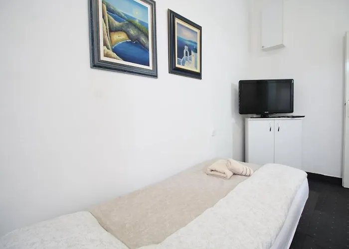 Nikolaj Mirlikiski Apartamento Novi Sad